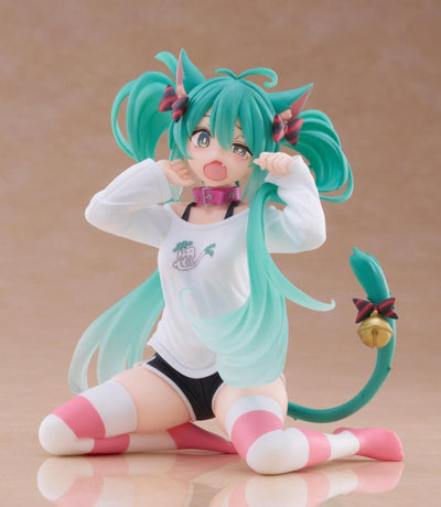 PREORDER Hatsune Miku Desktop Cute Figure (Cat Ear T Shirt Version) (re-run)